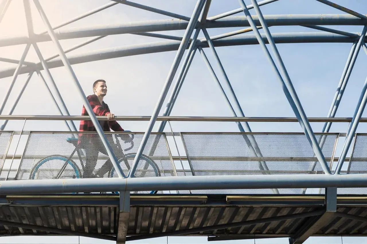 Passarela Metálica - Exemplo de Estruturas Metálicas pela FCC Engenharia